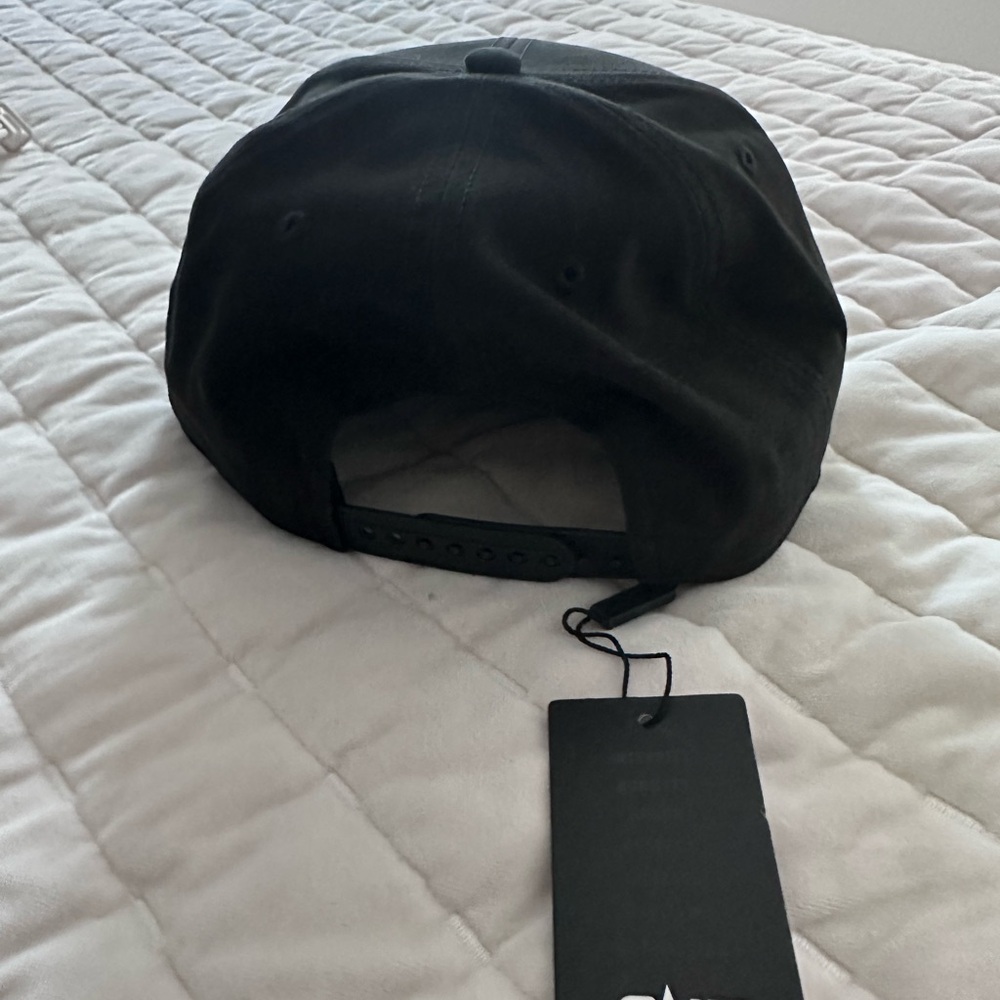 Black Snapback Cap with White ONE Logo NWT - Picture 3 of 3
